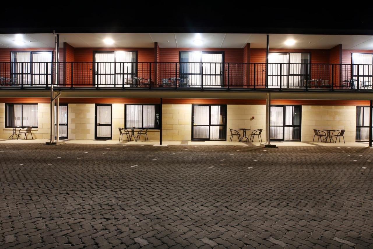 Heritage Court Lodge أومارا المظهر الخارجي الصورة
