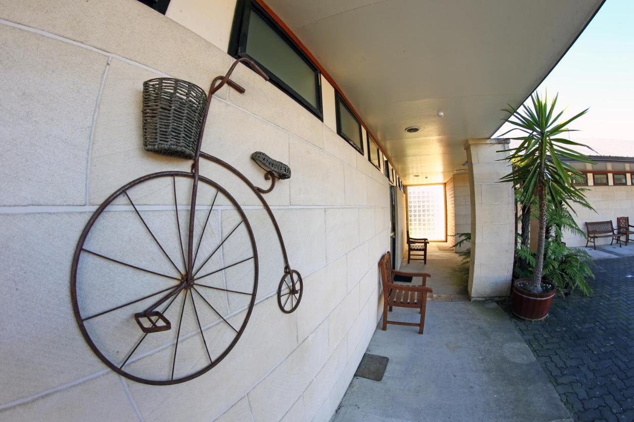 Heritage Court Lodge أومارا المظهر الخارجي الصورة